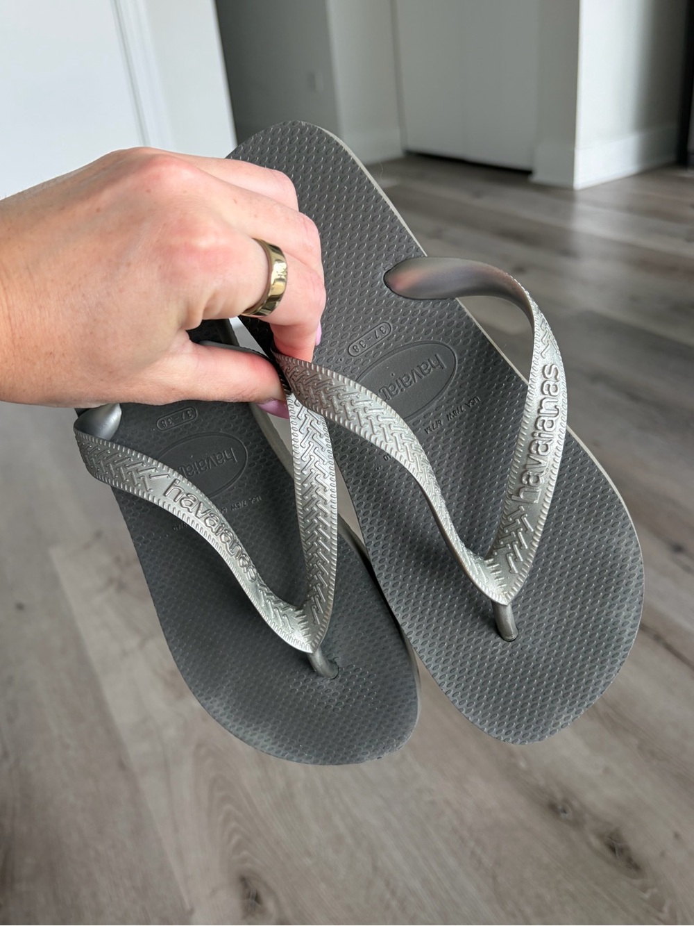 Women’s gray/silver flip flops